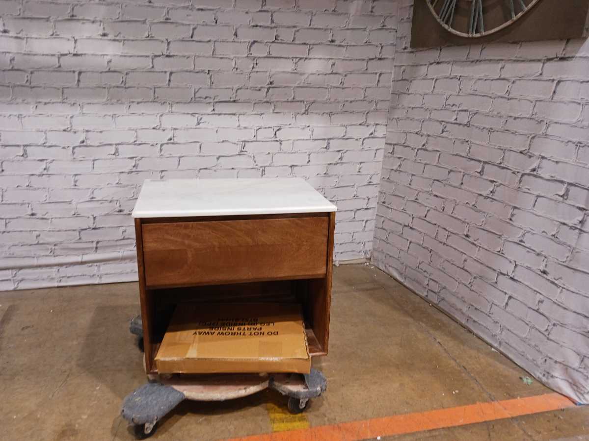 Isanti-Exclusive Nightstand - Gallery Image 9
